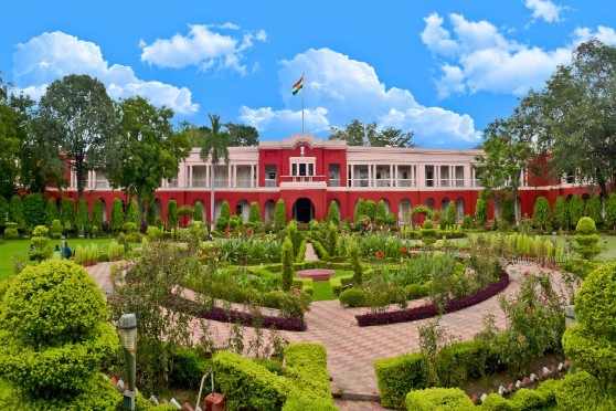 The Indian Institute of Technology (Indian School of Mines) in Dhanbad is spread over 393 acres. 