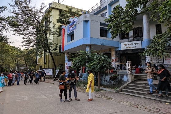 The Jadavpur University campus that was deserted for months is now buzzing as students catch up with friends and professors. 