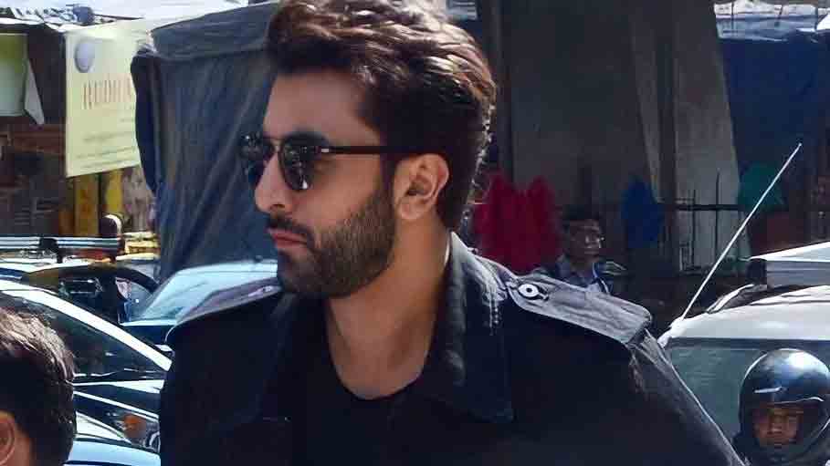 Ranbir Kapoor Hot & Sexy Photos, Ranbir Hot Wallpapers, Ranbir Sexy Posters  | Ranbir Kapoor is looking hot in these shades