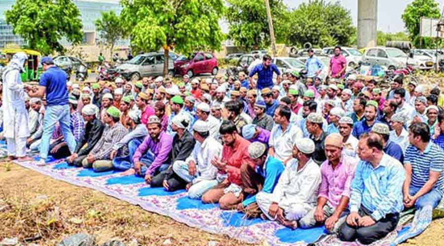 Namaz being offered under police presence in Gurgaon.