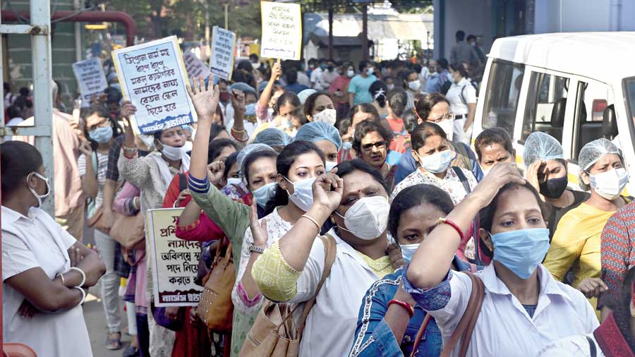Nurses in Kolkata protest again to seek pay revision, start hunger strike