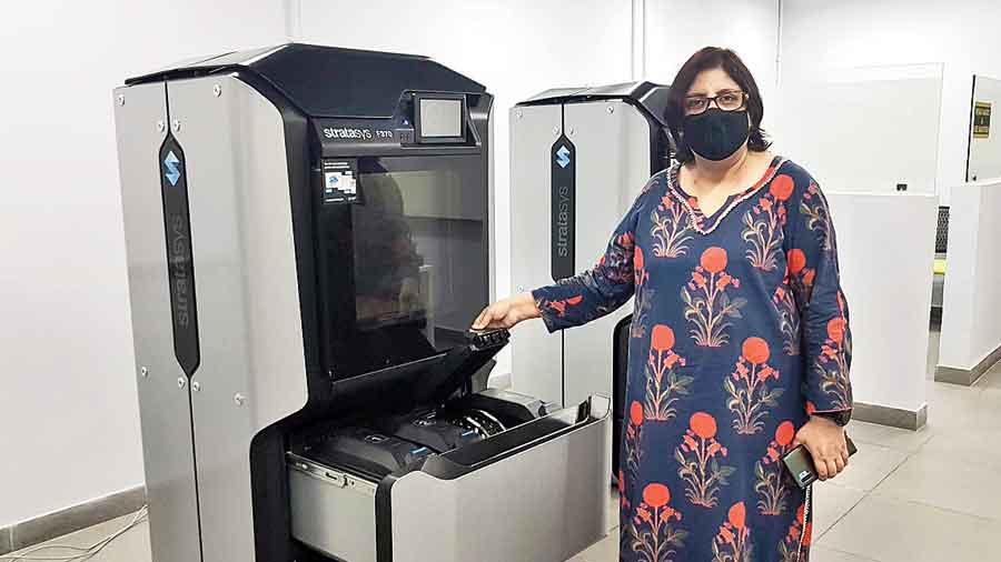 Centre head Rashmi Sharma with a 3D printer