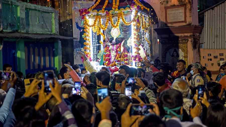 Devotees throng the deity as it is taken to the ‘Rashmancha’ on a ‘chaturdola’ (palanquin)