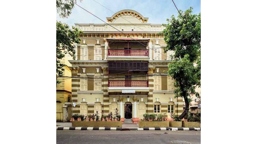 Sojourn Police Guest House: This three-storied building in Bhawanipore having 18 rooms was being used by the special branch for accommodating their constables. Since 2015 it is named Sojourn and converted into a guest house for the force
