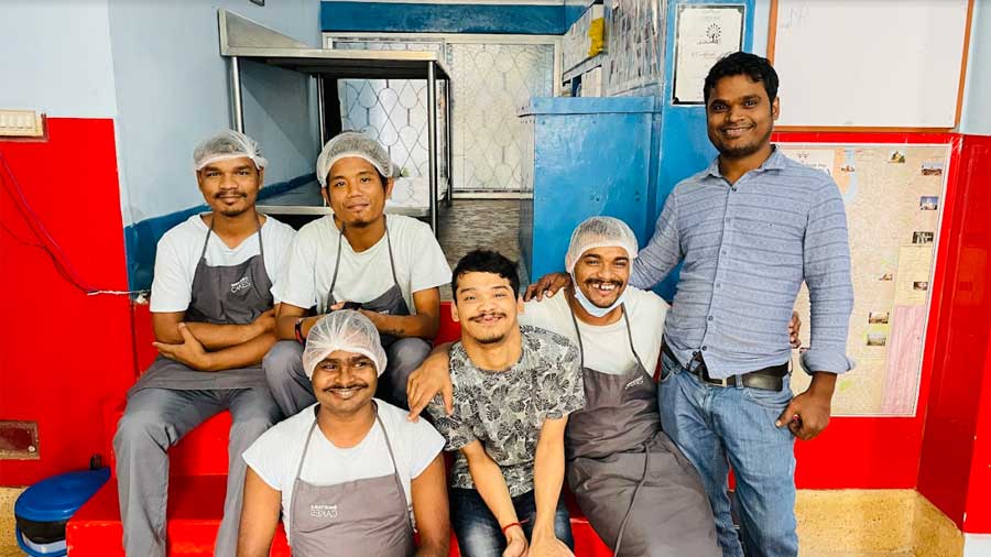 (L-R) Rajesh Roy, Raja Mohan Das, Sanjay Sarkar, Ashok Chettri, Raju Das and Somnath Sardar