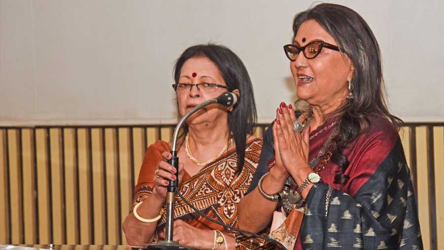 Aparna Sen addressing the audience along with her sister, Anuradha Lahiri