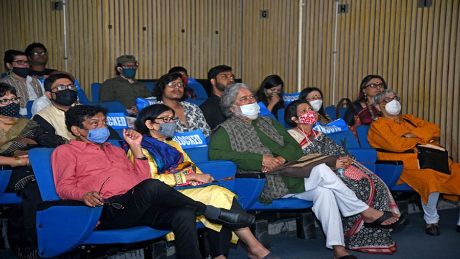 The event was attended by artists like Goutam Ghose, Anindya Chatterjee and Sohag Sen among others