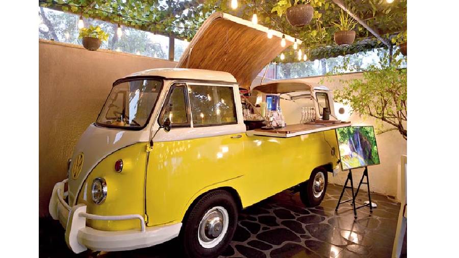 Love the Gram? Grab a perfect picture in aesthetic spots resembling Santorini’s boulder-studded floors, Mykonos’ white textured walls, in addition to the plant-draped walls, and a 50-year old rare, refurbished 1960s Volkswagen Camper that has been remodelled into a live coffee station. 