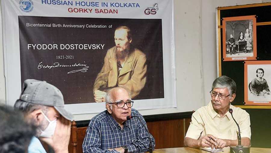 Samik Bandyopadhyay speaks on Fyodor Dostoevsky at a programme to mark the author’s bicentennial birth anniversary at Gorky Sadan on Friday. To his left is Gorky Sadan events coordinator Gautam Ghosh. 