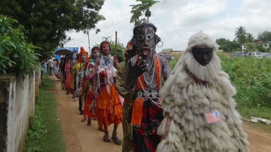 A procession of Bohurupis on the way to a show
