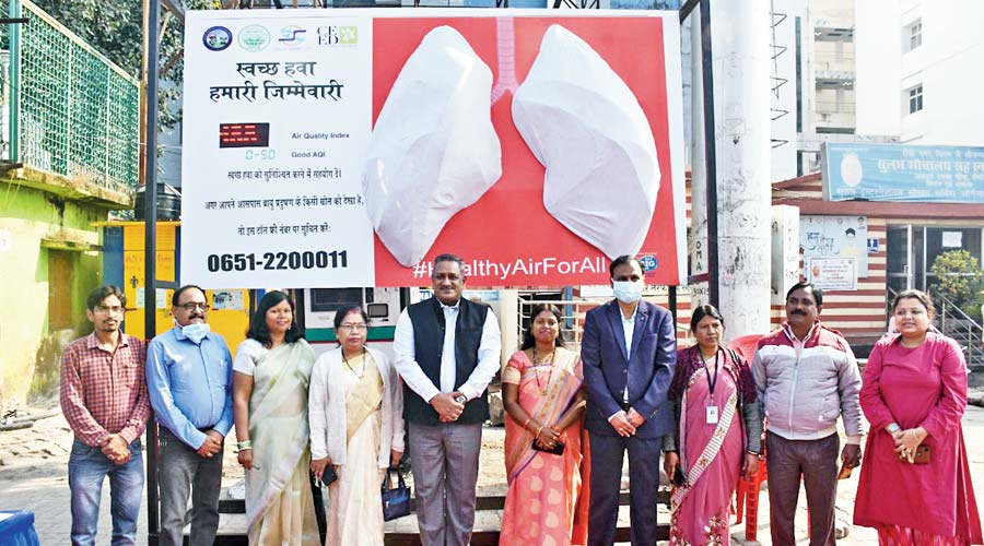 Officials in front of the lung billboard display unit at the Albert Ekka Chowk in Ranchi on Wednesday. 