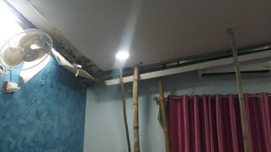 Bamboo being used to keep the false ceiling in place at Daltonganj's blood bank