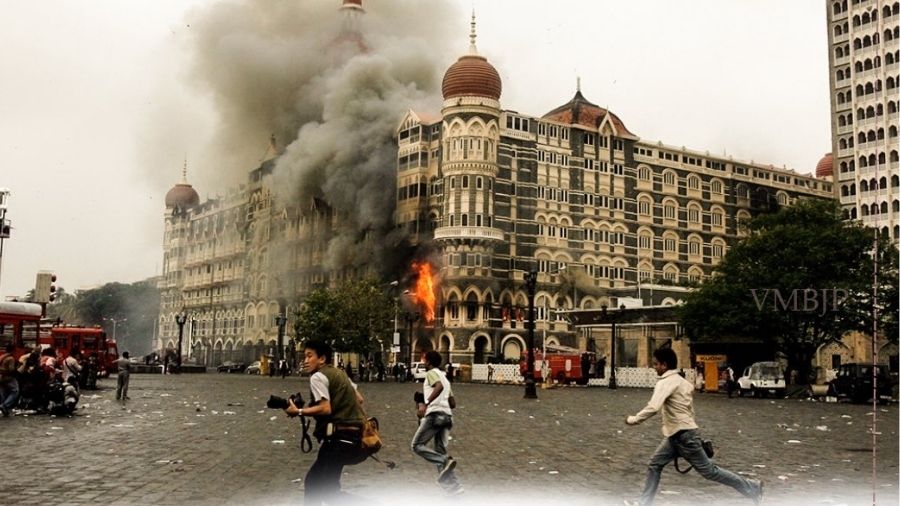 26/11: Mumbai pays tribute