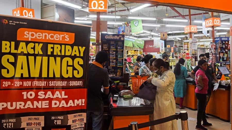 Kolkata’s ubiquitous retail chain Spencer’s drew the biggest crowds with the store offering deals that would transport shoppers back 10 years, thanks to the discounted prices on staples like butter and dalda.