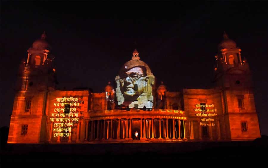 NETAJI: The Project Mapping Show at Victoria Memorial Hall, inaugurated on Netaji's 125th birth anniversary in January by Prime Minister Narendra Modi, resumed shows for the public on November 20, Saturday. Shut down due to the Covid lockdown earlier this year, the show will be held every Wednesday, Saturday and Sunday at 6.30 and 7.15 in the evening. Entry would be from the east gate opposite St Paul’s Cathedral
