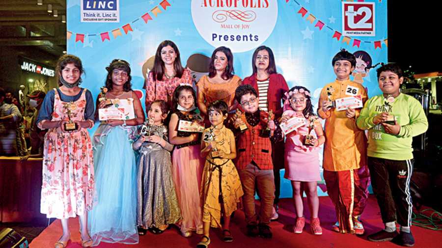 Actress Sonalee Chaudhuri (centre) posed with the kiddies for a t2 click and thoroughly enjoyed the event. “It is always fun around kids. It almost feels like I am moving back to my childhood,” she said.