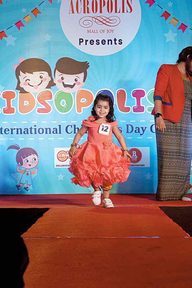 Ineysha Anish, a nursery student of The Heritage School, started walking on the ramp, even before the show started, giving out flying kisses! “I was waiting for a long time,” said the pink princess!