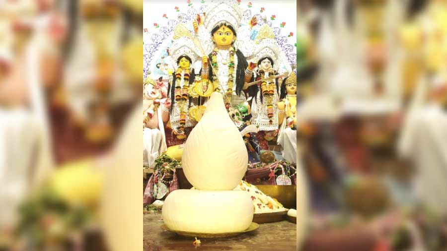 Mankar’s huge ‘kodma’ sweets are taken to other cities and towns as offerings during Kali Puja and Durga Puja