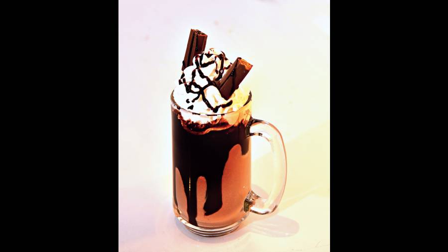 KitKat Shake: Who doesn’t love a rich, chocolatey creamy shake? This one with KitKat, topped with whipped cream and chunks of the popular chocolate, will make you hungry for some more sweet calories. Rs 195