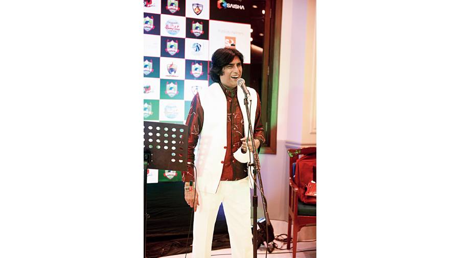 Amit Ganguly made the evening even more special with a Kishore Kumar special series of songs. From Jeevan ke din chhote sahi to Phoolon ke rang se, he made sure that the spirits were high.
