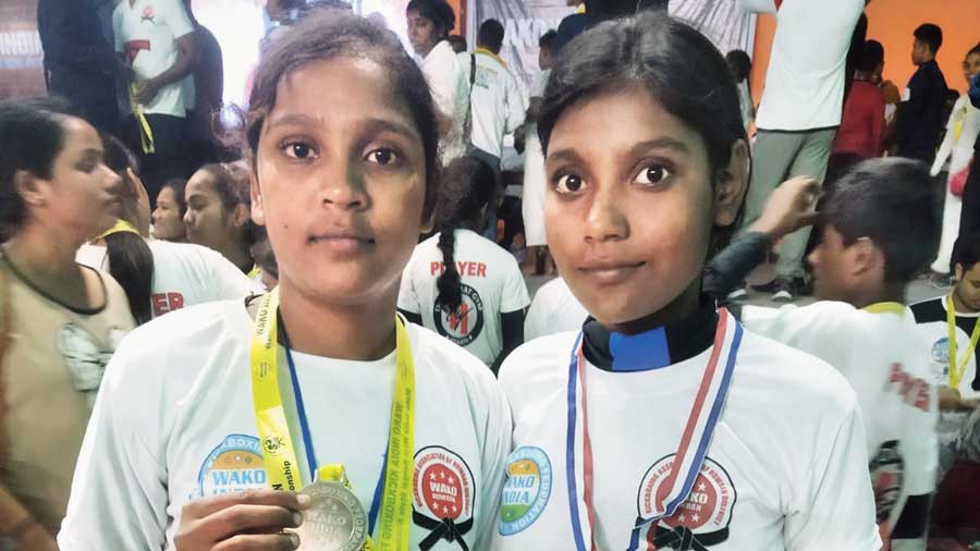 (Left) Laxmi and Puja Mahato with their medals.