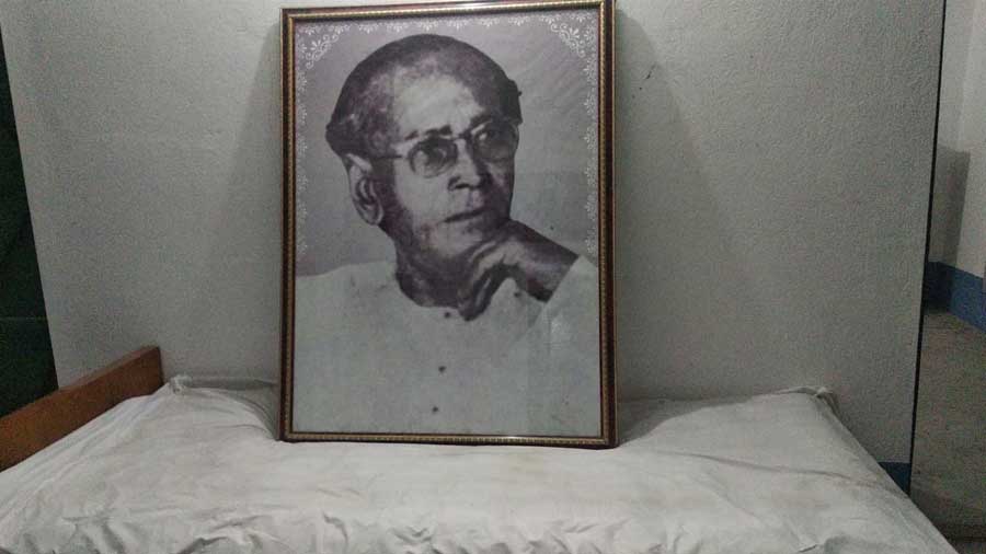 A photograph of Tarashankar Bandyopadhyay inside the museum