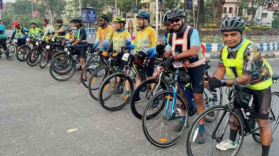 Cycle Network Grow (CNG) has members all over the city and their goal is to have fun while riding and network with interesting people