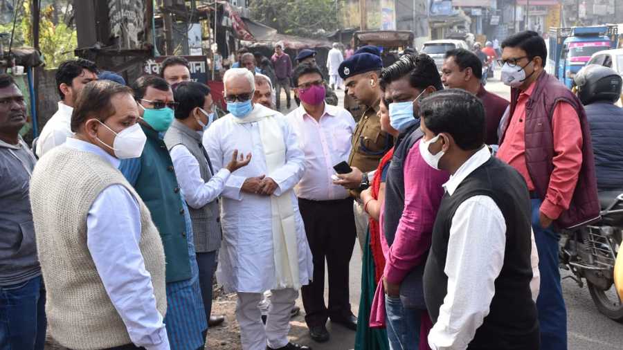 National road safety council members inspecting the sites in Dhanbad.