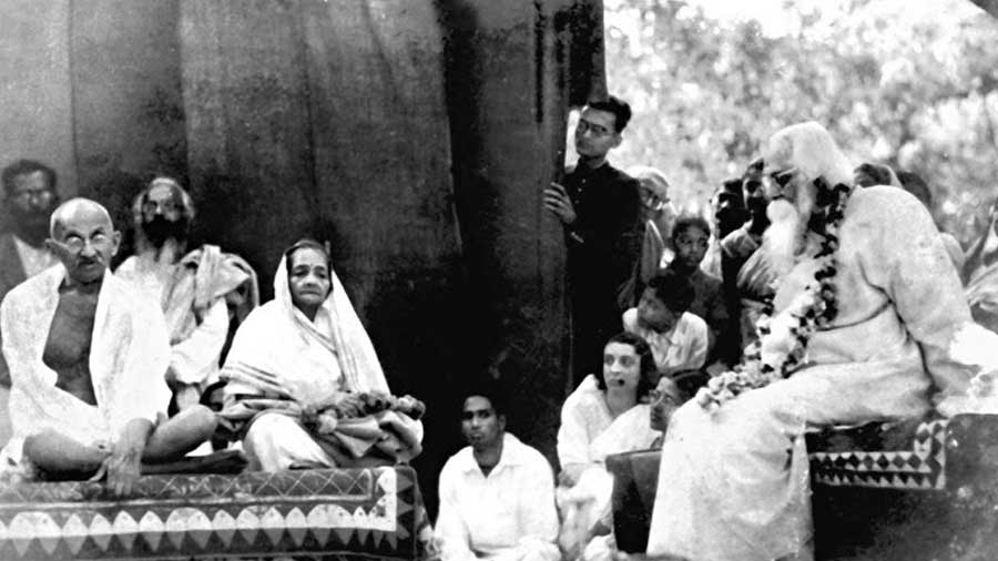 Tagore with  Mahatma Gandhi and Kasturba Gandhi at Santiniketan