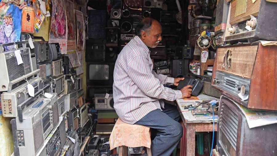 The weeks before Mahalaya are the busiest time of the year for Kolkata’s last standing radio repairman Amit Ranjan Karmakar, who runs a repair shop in Kumartuli. 