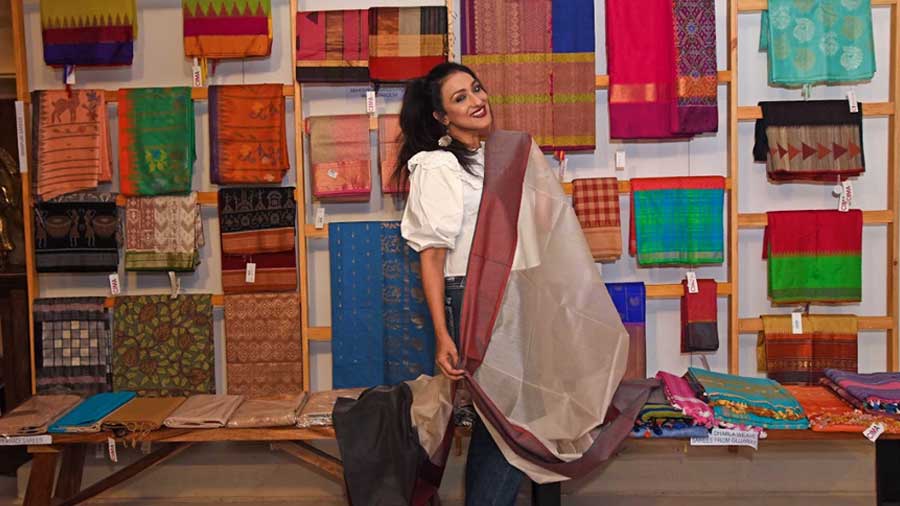 This Maheshwari silk was Rituparna’s choice for a Puja morning