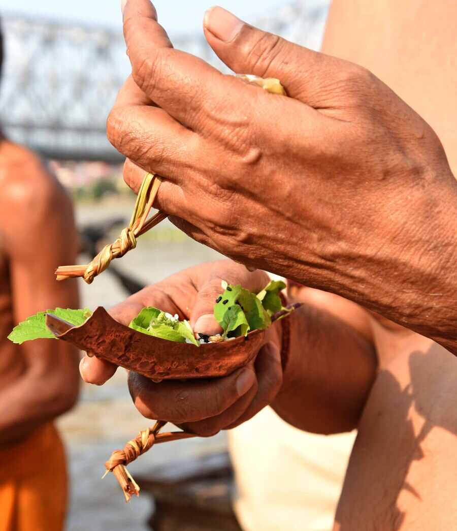 Tarpan rituals on the banks of the Hooghly in Kolkata. For countless Bengalis, Mahalaya means waking up to the voice of Birendra Krishna Bhadra. The radio broadcast is as much of a Durga Puja staple as pandals and idols