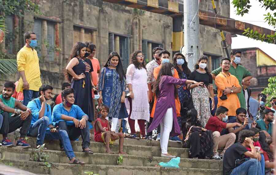 Visitors at Kumartuli Ghat on Wednesday morning. Although visitors will not be allowed inside pandals this year too because of the pandemic, the fervour around Durga Puja remains untouched