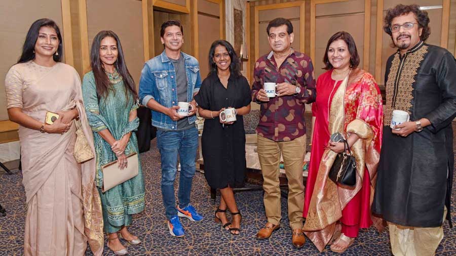 L-R: Jaya Seal Ghosh, Esha Dutta, Shaan, Mahalakshmi Iyer, Amit Kumar, Mohua Chatterjee and Bickram Ghosh come together for a group picture following the discussion