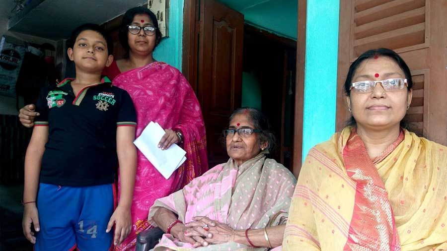 Tumpa Banerjee (right), a married member of the Chatterjee family, gave vivid details of their family's history