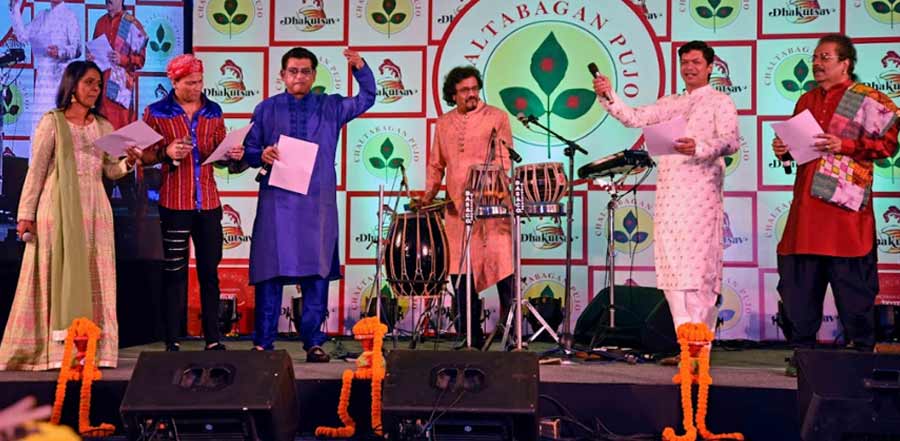 (L to R) Mahalakshmi Iyer, Zubeen Garg, Amit Kumar, Bickram Ghosh, Shaan and Hariharan took the stage at ITC Sonar Bangla on Mahalaya evening for the launch of Ghosh’s multi-artiste Puja release — 'Aaj baja tui dhaak'. 