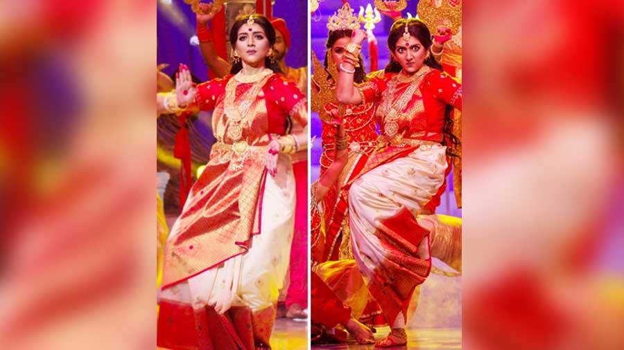 Sreenanda Shankar as Ma Durga performing ‘Jago Maa Durga’ on Mahalaya