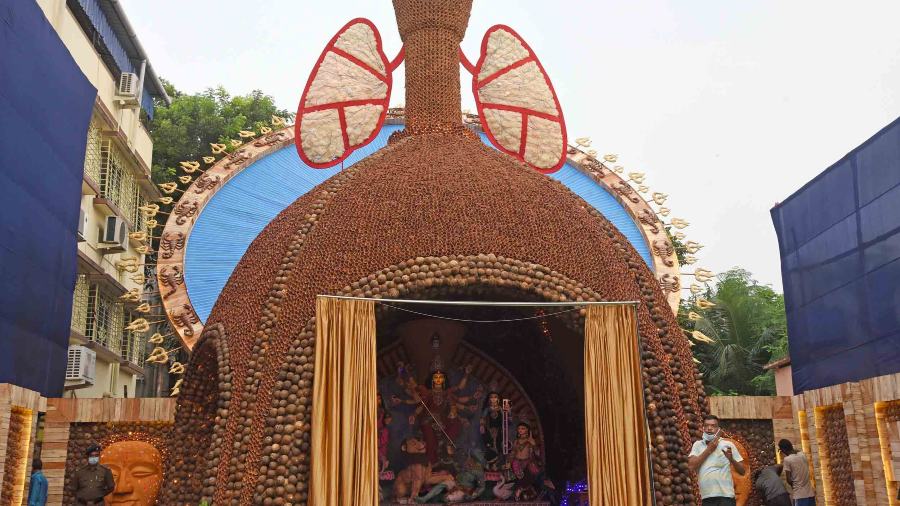 BOSEPUKUR SITALA MANDIR DURGOTSAB has warned devotees against smoking, terming it as the worst 'taan' in life. The pandal has integrated the message in every corner, with the top part embodying lungs and hookah coals being used at the mandap.