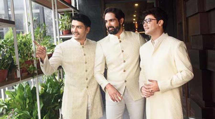 (L-R) Arjun, Arjan and Gaurav were the men in white here. “Everyone should be able to pull off white and for me, you can work on textures so much in whites. It looks ethereal on everyone. I wanted to do whites in three different fits and textures on three different people,” said Arjan