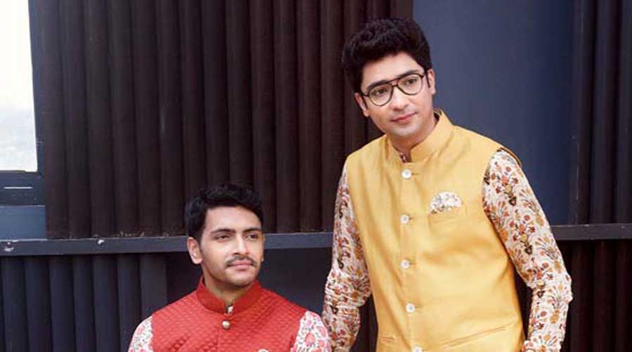 The lively prints lend a youthful look. “Clothing is an extension of your personality and someone who wants to express himself, should be able to do so in a comfortable and well-finished tailored way. I saw Arjun in the red Man U T-shirt and gave him the red and complemented it with Gaurav’s mustard,” said Arjan.