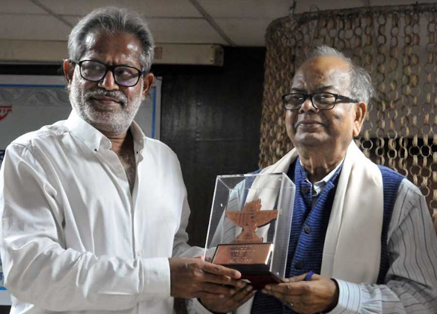 WRITE STUFF: Noted Bengali writer and current sheriff of Kolklata Mani Shankar Mukhopadhyay, right, receives the Sahitya Akademi Award 2020 from poet Subodh Sarkar on Tuesday, October 5. Mukhopadhyay, known as Shankar to generations, was awarded the prize for his memoir, ‘Eka Eka Ekashi’