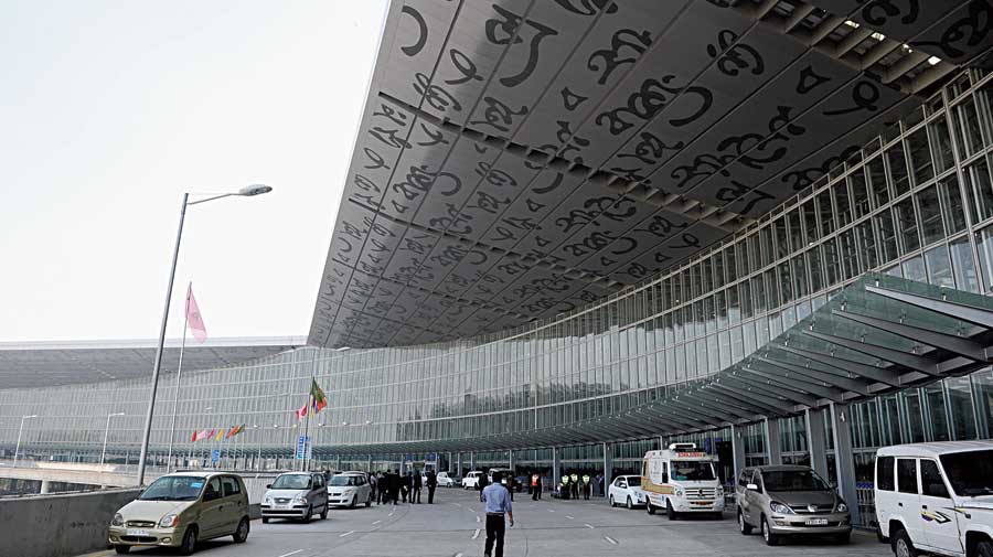 Kolkata airport sees surge in fliers, praise for authorities