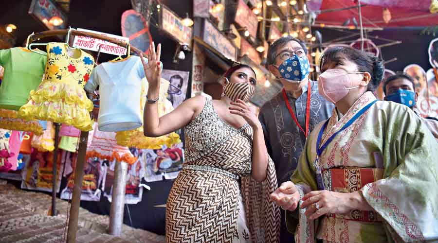 Model Puja: (From left) Actress Parno Mittra with Yutaka Nakamura, consul general of Japan, and his wife Yuko Nakamura at Suruchi Sangha in New Alipore.