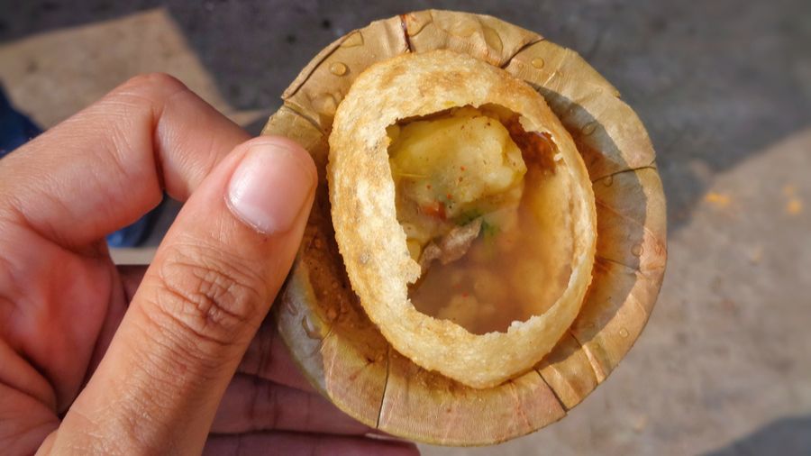 PHUCHKA: Pandal-hopping ain’t complete without the most customisable staple of the city that’s available in almost every para. Spicy or sweet-and-spicy, the patient phuchkawallah will make this crunchy, tangy snack just the way you like it. We’ll pause here for a few seconds because we know you’re salivating. 