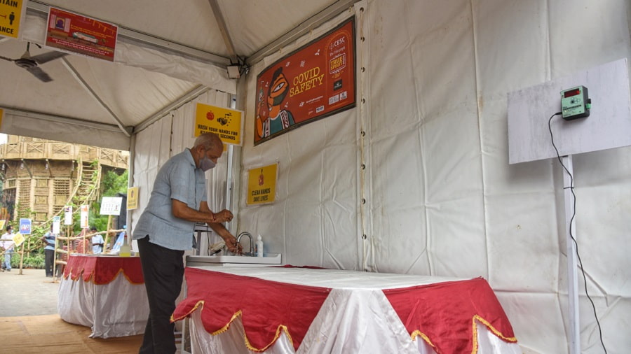 Manicktala Chaltabagan Lohapatty Durga Puja Committee has created a separate Covid-safety zone with thermal scanners, a wash basin and spare masks.