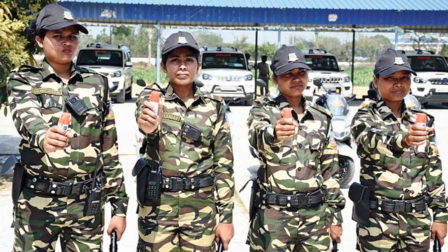 New mobile women police squad for Siliguri: The SMC provided 11 two-wheelers to the cops New mobile women police squad for Siliguri: The SMC provided 11 two-wheelers to the cops