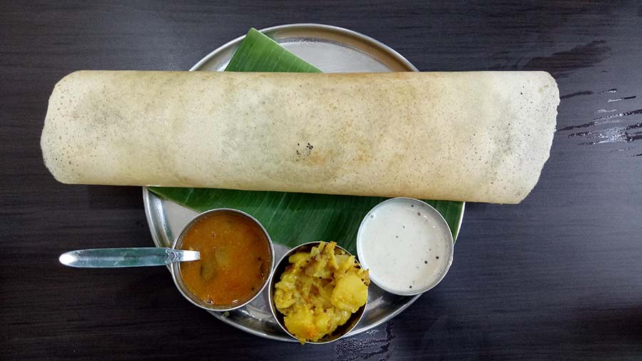 MASALA BUTTER DOSA FROM BANANA LEAF: Want to eat out and need to stick to a vegetarian menu? Try a dosa with sambar and coconut chutney this Ashtami from the Lake Market, Vivekananda Park or New Town outlets.