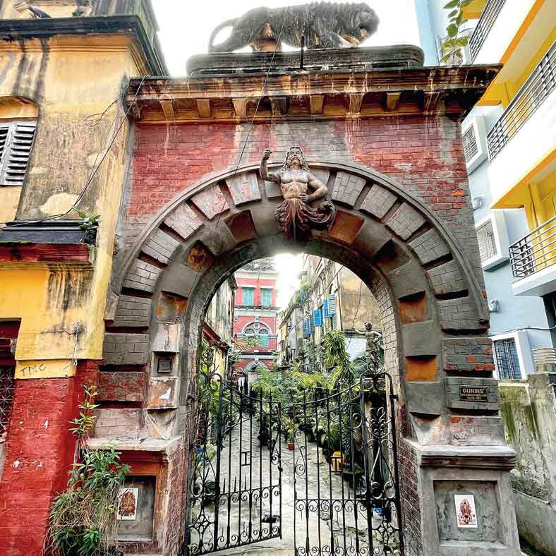 Inside Ramanath Kabiraj Lane, a neighbourhood that’s synonymous with shong-er gaan