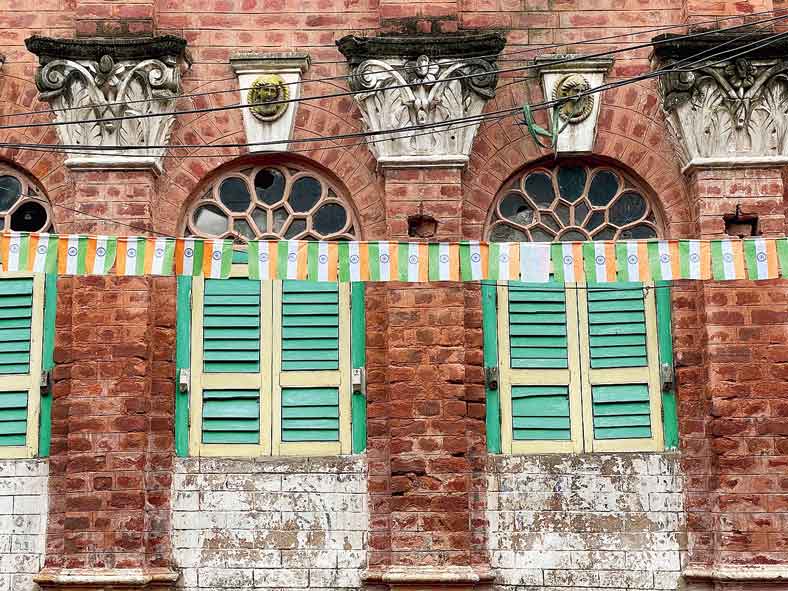 The typical facade of an old north Calcutta house