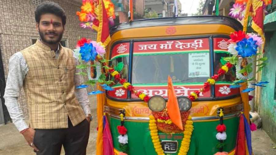  Ravi Agarwal with his auto-rickshaw.